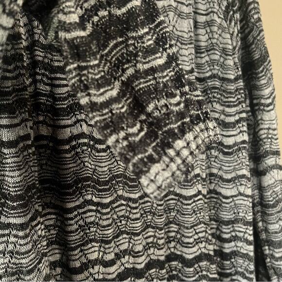 Maurices Black White Wavy Stripe Print Light Knit Sweater Tunic Top, Medium - Picture 6 of 10